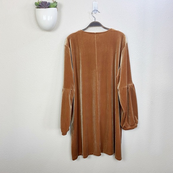 ✖️SOLD✖️•MADEWELL• Velvet Balloon-Sleeve Short Dress - Picture 3 of 13